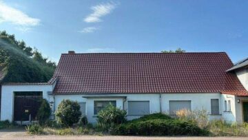 Teilsaniertes Landhaus im Dorfkern - in 39264 Zerbst OT Nedlitz - Straßenansicht
