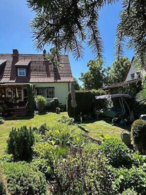 Vollständig renoviertes Haus auf einem traumhaften Grundstück - Rückansicht / Ansicht Garten