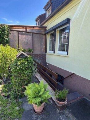 Vollständig renoviertes Haus auf einem traumhaften Grundstück - Außeneingang zum Keller