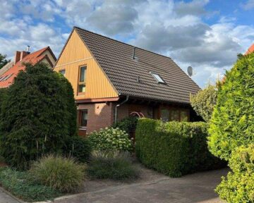Familienfreundliches Haus mit Terrasse in Zerbst/Anhalt - Straßenansicht
