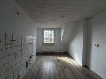 Traumhafte 1 Zi.mmer DG-Wohnung am Park - Küche.jpeg