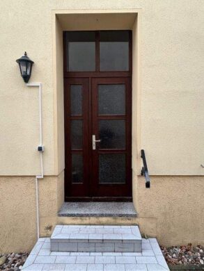 Einfamilienhaus (innen kernsaniert) nahe Schlosspark u. Naturteich - Nur 20km von Magdeburg entfernt - Hauseingang