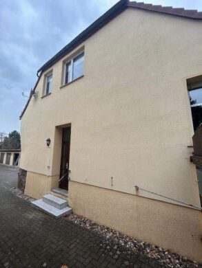 Einfamilienhaus (innen kernsaniert) nahe Schlosspark u. Naturteich - Nur 20km von Magdeburg entfernt - Eingang über Hof