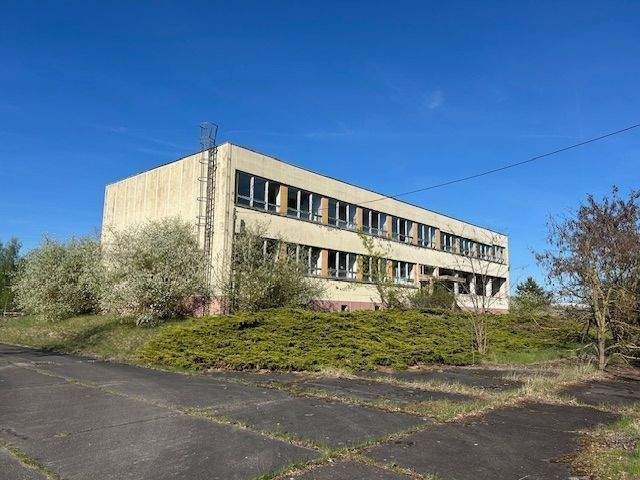 1 ha Gewerbefläche mit Restgebäude - IMG_7398.jpg