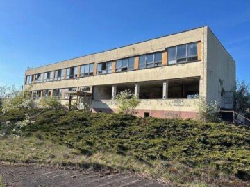 1 ha Gewerbefläche mit Restgebäude - IMG_7425.jpg