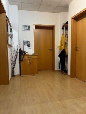 Bestlage - Renovierte 3 Zimmer Wohnung im 2. OG direkt im Zentrum von Zerbst - Eingangsbereich / Flur