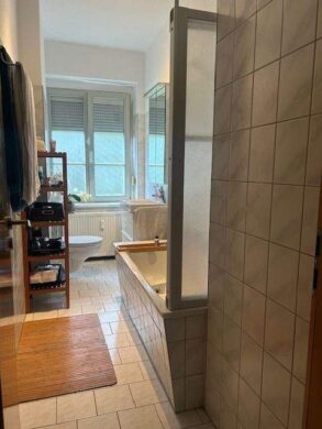 Bestlage - Renovierte 3 Zimmer Wohnung im 2. OG direkt im Zentrum von Zerbst - Wannenbad
