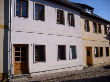 1-Zi. DG Wohnung in ruhiger Lage direkt an der Stadtmauer und im Stadtzentrum - Vorderansicht