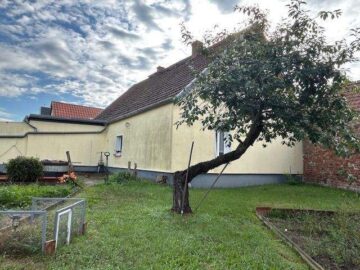 Teilsaniertes Landhaus auf einem großen Grundstück - Nahe Naturteich - Gartenansicht