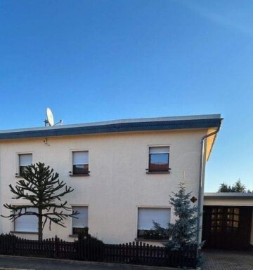Bauhausstil – Kernsanierte Doppelhaushälfte mit Einbauküche, Kamin und Pool in Zerbst, 39261 Zerbst/Anhalt, Doppelhaushälfte