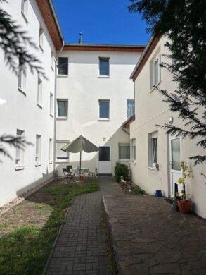 Teileigentum 4 Wohnungen im 5 Parteienhaus in Aken, NKM/Jahr 17.220 EUR - Innenhof
