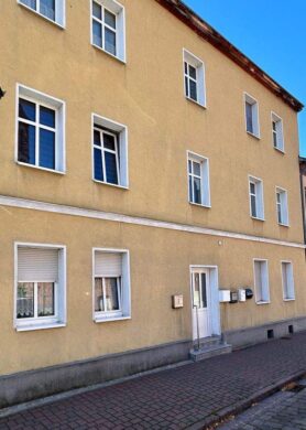 Teileigentum 4 Wohnungen im 5 Parteienhaus in Aken, NKM/Jahr 17.220 EUR - Straßenansicht