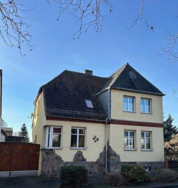 Einfamilienhaus (innen kernsaniert) nahe Schlosspark u. Naturteich - Nur 20km von Magdeburg entfernt - Vorderansicht
