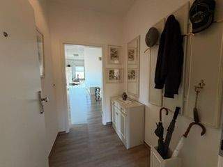 Luxuriöse 3 Zi. Wohnung in ruhiger Wohnlage zu vermieten - Flur.jpeg