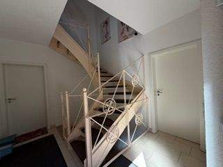 Luxuriöse 3 Zi. Wohnung in ruhiger Wohnlage zu vermieten - Hauseingang.jpeg