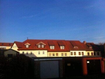 1-Zi. DG Wohnung in ruhiger Lage direkt an der Stadtmauer und im Stadtzentrum - Häuserzeile