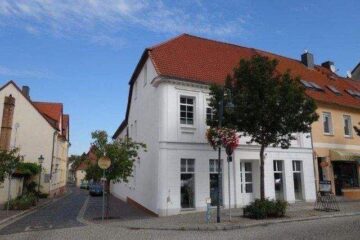 Gewerbeeinheit und Stellplätze direkt im Zentrum - Ansicht Seite
