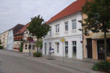 Gewerbeeinheit und Stellplätze direkt im Zentrum - Ansicht von der Breite