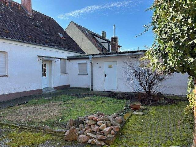 Naturliebhaber aufgepasst - Renovierungsbedürftiges Landhaus nahe Elbe in 39264 Zerbst OT Steutz - Rückansicht / Ansicht Innenhof