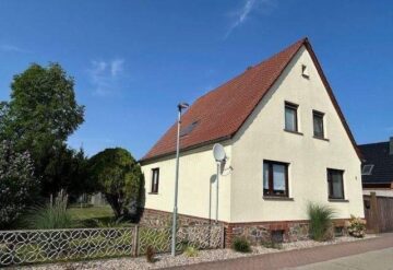VERMIETUNG - Saniertes Einfamilienhaus auf dem Land in 39264 Lübs - nur 28 km von Magdeburg entfernt - Straßenansicht