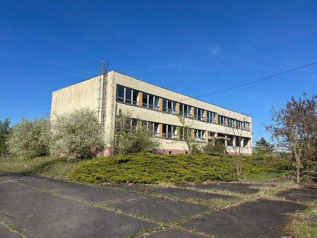1 ha Gewerbefläche mit Restgebäude - IMG_7398.jpg