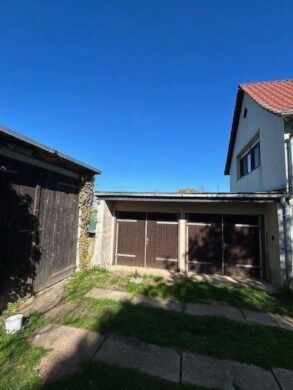 Gepflegtes Landhaus auf traumhaftem Grundstück u. angrenzenden Bach - Ansicht 3 Garagen