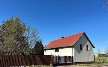 Gepflegtes Landhaus auf traumhaftem Grundstück u. angrenzenden Bach - Straßenansicht