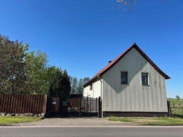 Gepflegtes Landhaus auf traumhaftem Grundstück u. angrenzenden Bach - Straßenansicht
