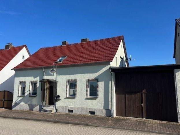 Landhaus mit Scheune nur 2 km zur A 9 - Richtung Berlin - München - Straßenansicht