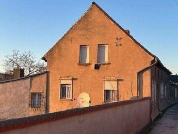 Stark sanierungsbedürftiges Haus auf 1.700 m² großen Grundstück im Zerbster / Ankuhn, 39261 Zerbst/Anhalt, Einfamilienhaus