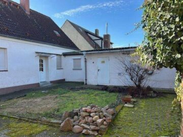 Naturliebhaber aufgepasst – Renovierungsbedürftiges Landhaus nahe Elbe in 39264 Zerbst OT Steutz, 39264 Zerbst/Anhalt, Einfamilienhaus